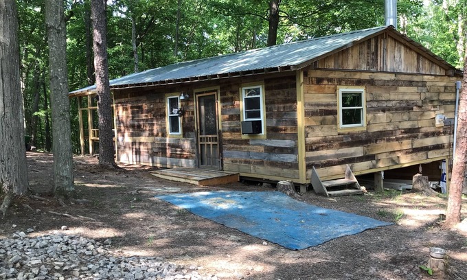 Ray Cabin | Cozy cabin near hocking hills & tar hollow state park atvs & pets welcomed