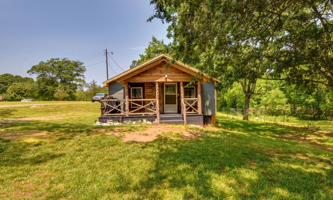 Anderson Cabin | Cozy Cabin Near Lake Hartwell & Clemson University