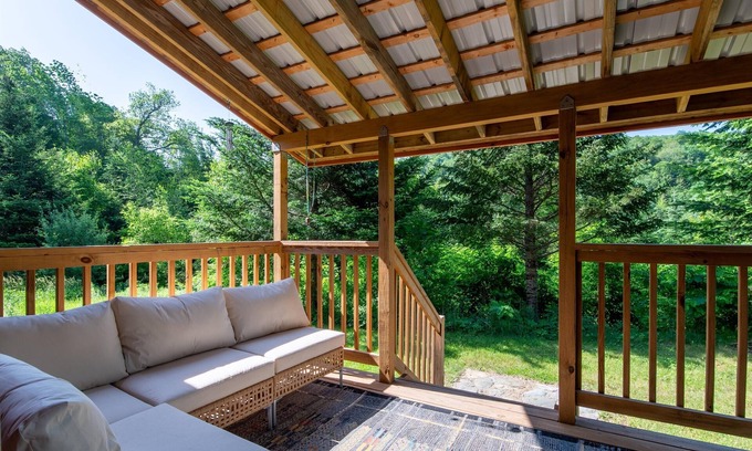 Warren Cabin | Cozy cabin near Sugarbush w/porch