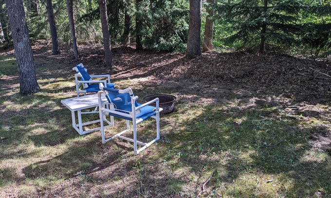 Wellston Cabin | Cozy Cabin near Tippy Dam -Pet Friendly by Janix Escapes