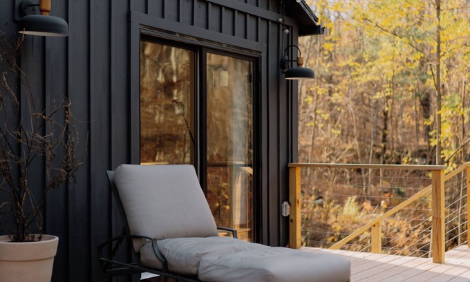 Catskill House | Cozy Cabin near to Hunter Mountain, HITS, Katerskill Falls and hiking trails
