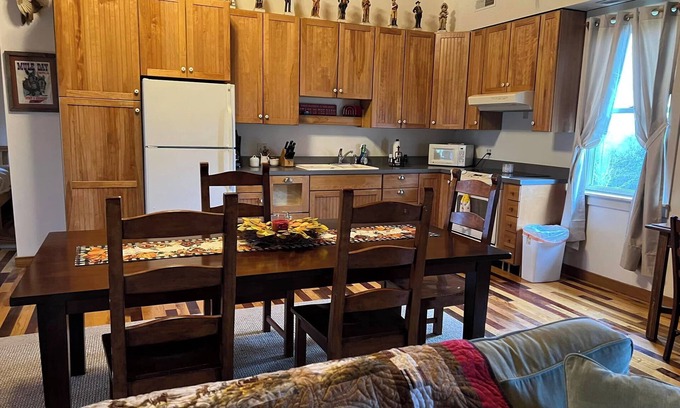 Maysville Cabin | Cozy Cabin, nestled on a 200 acre Horse Farm - family and pet friendly.