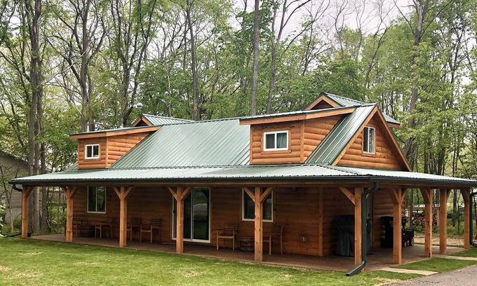 Pepin Cabin | Cozy cabin next to winery!