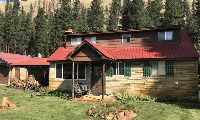 Lowman Cabin | Cozy Cabin On The South Fork Of The Payette River