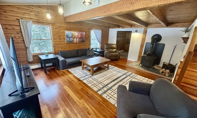 Moscow Cabin | Cozy Cabin on the Stowe line!