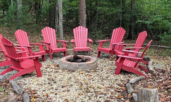 Blairsville Cabin | Cozy cabin on wooded acre, fire pit, games, fully equipped
