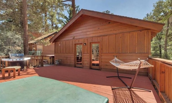 Moonridge Cabin | Cozy Cabin-Peaceful and Centrally Located-2bedroom1bath