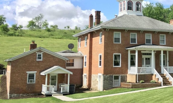 Tyrone House | Cozy Cabin--Sinking Valley Retreat Suite 3