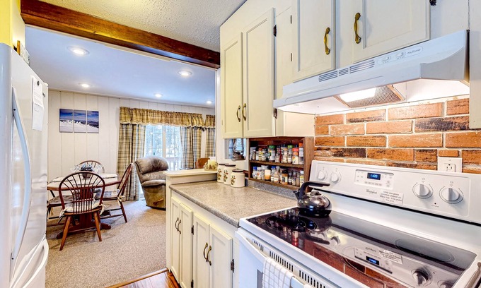 Carrabassett Valley House | Cozy cabin with fireplace - walk to town pool and Maine Trails & Huts