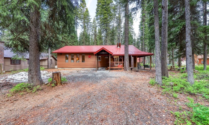 McCall Cabin | Cozy cabin with 2 fireplaces & firepit - short drive to Payette Lake