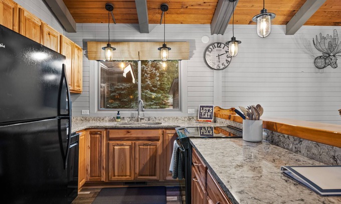Mauston House | Cozy cabin with Castle Rock Lake access! 30 minutes from Wisconsin Dells!