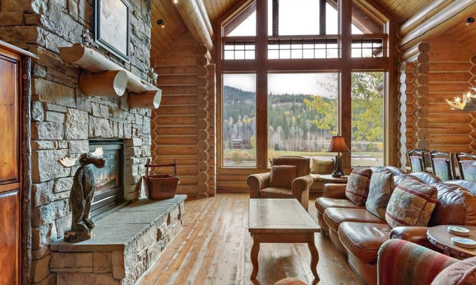 Victor Cabin | Cozy cabin with hot tub and resort amenity access