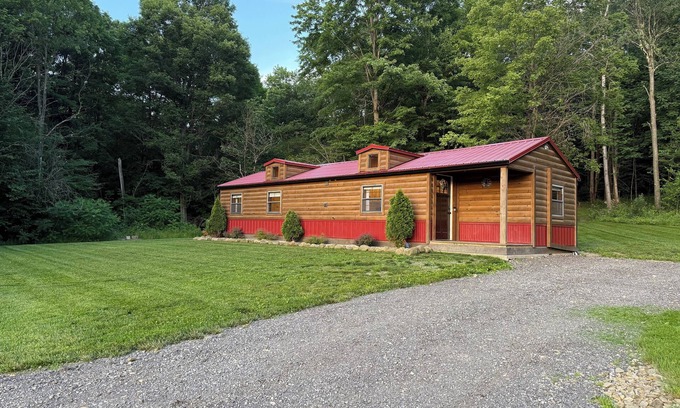 Centerville Cabin | Cozy Cabin With Hot Tub Country Setting