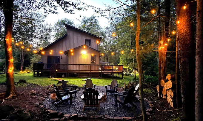 Tobyhanna Cabin | Cozy Cabin with Pond, Game Rm, Pool & Fire Pit