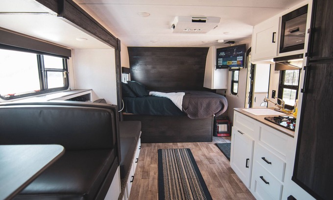Midtown House | Cozy Camper in Midtown Houston Downtown Unique Stay Tesla Rental w/ fees