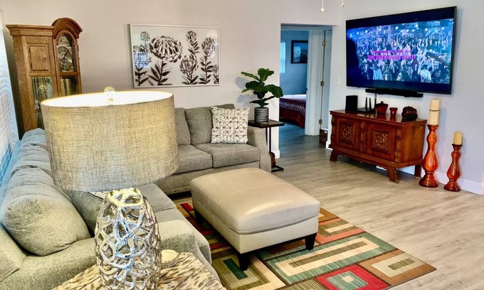 Inverness House | Cozy Canal home, w/Kayaks/Lake Henderson/Withlacoochee Bike Trail/Springs