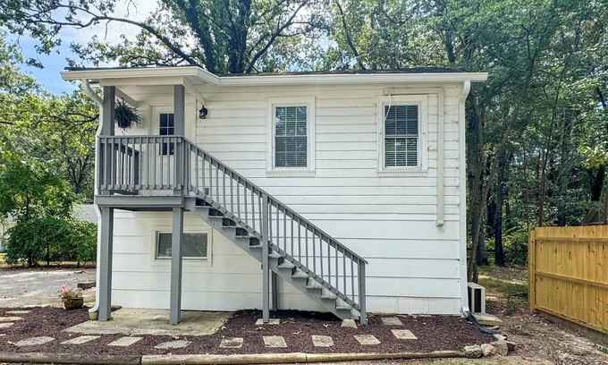 Mount Berry Apartment | Cozy carriage house- sleeps 4