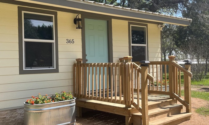 Lake Whitney Cottage | Cozy Casita with Nearby Lake Whiney Access