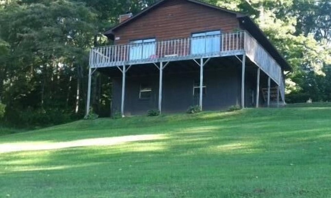 Franklin House | Cozy cedar home with beautiful mountain view. Conveniently located