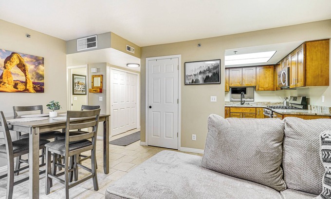 East Central Condo | Cozy & Centrally Located SLC Condo w/Balcony!
