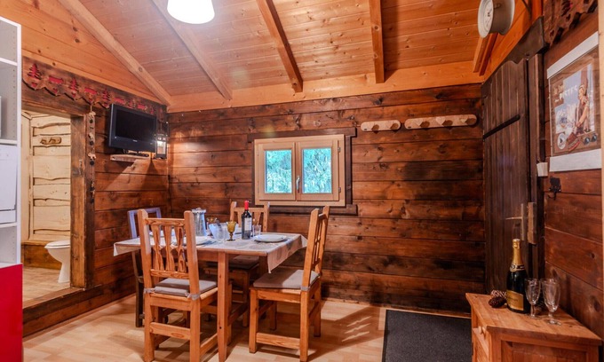 Les Prodains Apartment | Cozy Chalet for 4 near Avoriaz Cable Car with Parking and Ski Storage