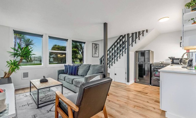 Ocean Shores Ski Chalet | Cozy Chalet in Ocean Shores located within steps from the beach