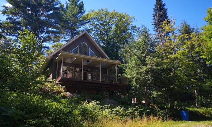 Duhamel Ski Chalet | Cozy Chalet next to beaches and hiking trail