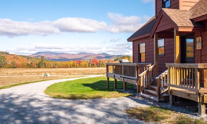 Bethel House | Cozy Chalet with Wonderful Views, Game Room
