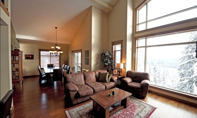 Snow Pine Estates Condo | Cozy, charming, spacious condo w spectacular views. Ski in/out.