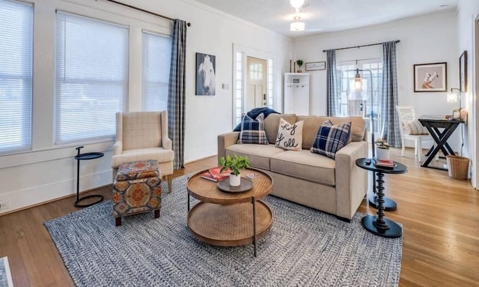Alta Vista House | Cozy & Charming SA Getaway- close to Downtown!