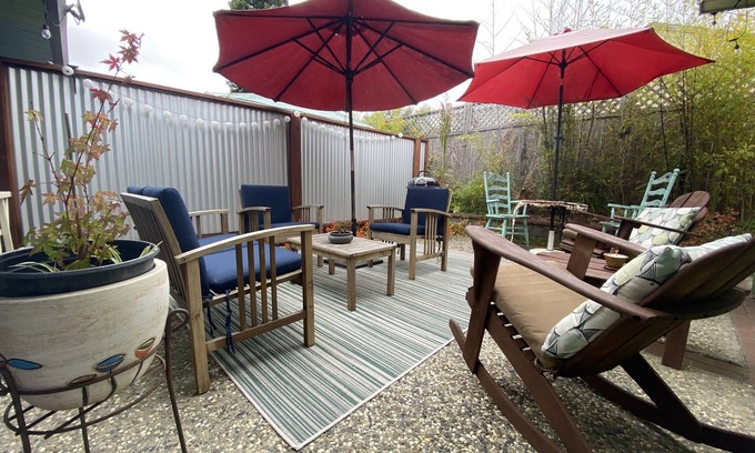 Upper Seabright House | Cozy & chill modern cottage close to shops & beach