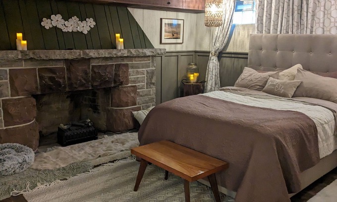 Roselawn Finance House | Cozy City Escape