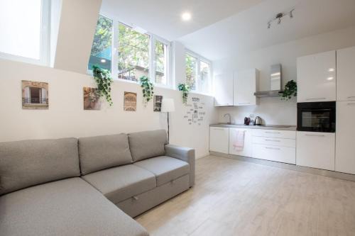 Fiera Apartment | Cozy CityLife Retreat
