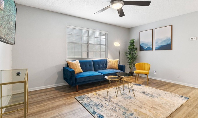 Riverside Apartment | Cozy, Clean 1B near Downtown | Comfy Queen Bed,Gym