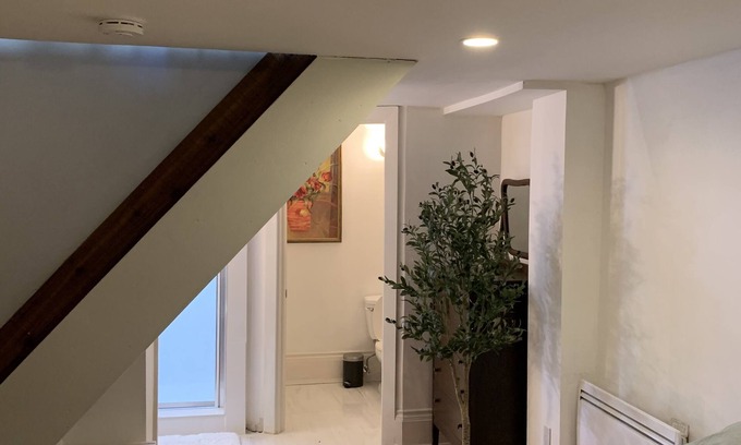 Parkdale Apartment | Cozy, Clean and Quiet.