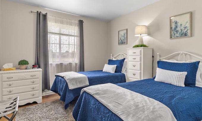 De Pere House | Cozy, clean home near major Green Bay hotspots