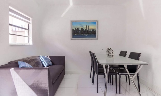 Tamiami Apartment | Cozy, clean studio near Dolphin mall and Mia airport