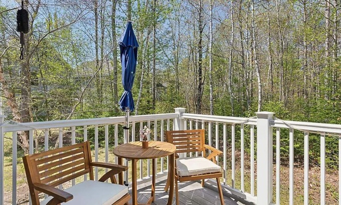 Kennebunkport Cottage | Cozy coastal 2-bedroom cottage, short walk to Goose Rocks Beach.