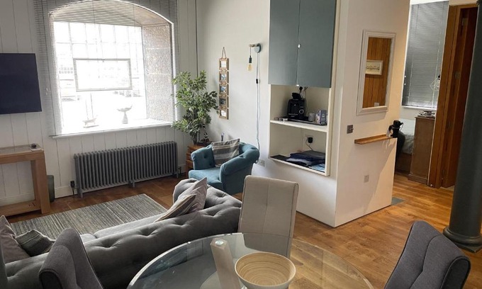 Plymouth Apartment | Cozy Coastal Apartment