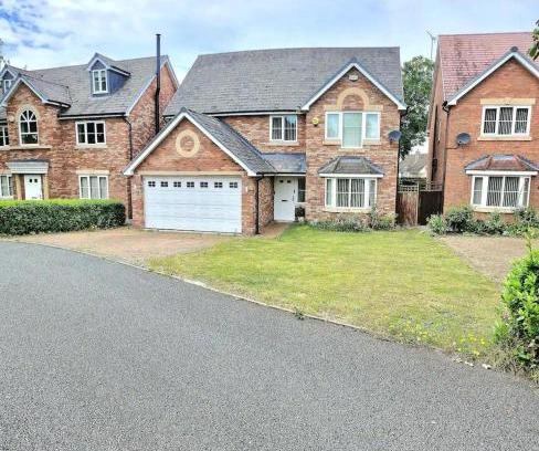 Rhyl House | Cozy Coastal Retreat in Rhuddlan - 5 Bedroom House