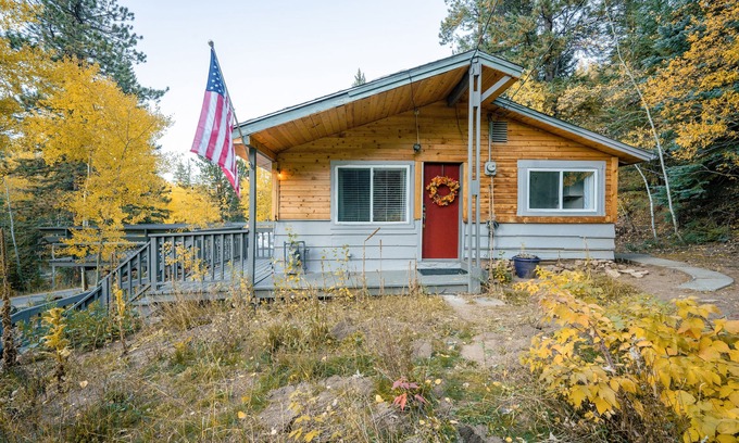 Coal Creek Canyon Cabin | Cozy Colorado Rocky Mountain Cabin
