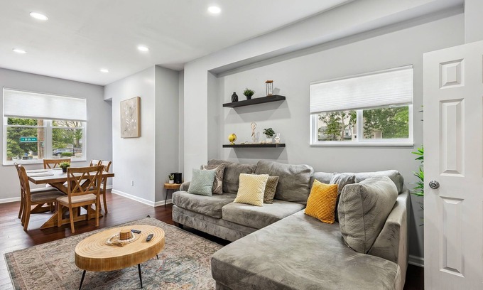 Weinland Park House | Cozy Columbus Escape Near OSU and Downtown – Sleeps 12 - Great for Game Days!