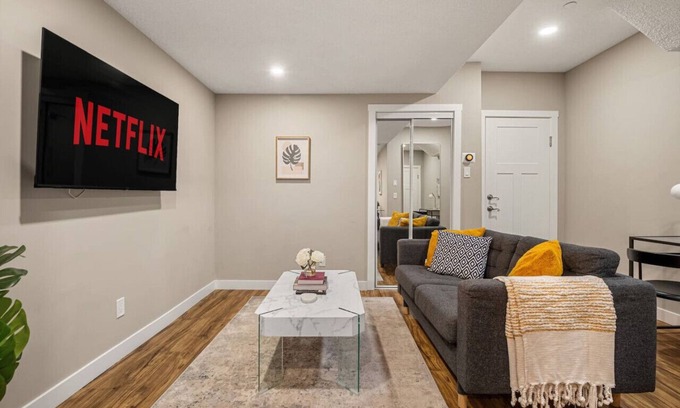 Calgary Apartment | Cozy & Comfortable 2 Bedroom Suite, Mins to Airport, NW Calgary.