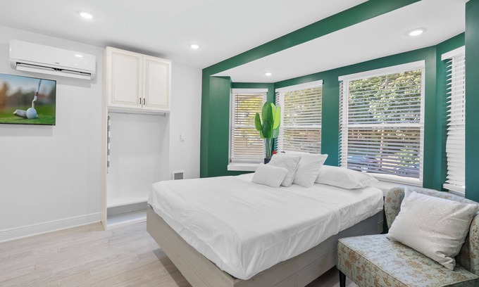 Wynnefield Apartment | Cozy Comfortable and Quiet Queen Suite