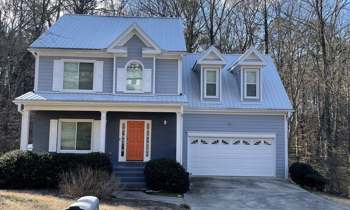Collier Heights House | COZY COMFY CRAFTSMAN EARLY CHECK IN AVAILABLE. 2600 SQ FT