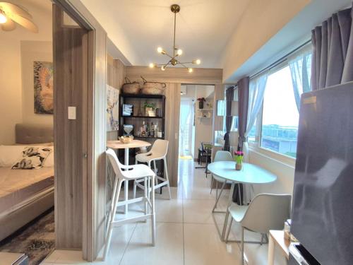 Pasay Apartment | Cozy Comfy Suite 2BR w Balcony - Amazing Manila Bay View and City Skyline near MOA