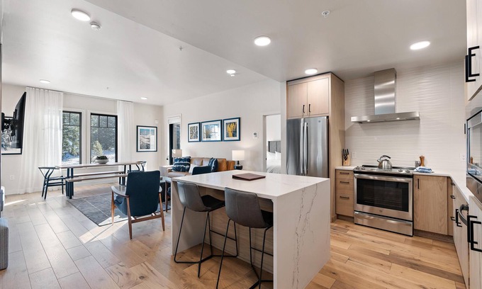 Tamarack Resort Condo | Cozy Condo|Gas Fireplace|Balcony with Mountain View