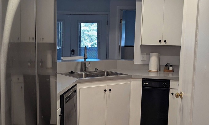 Opelika Condo | Cozy condo in delightful Opelika with high speed internet.