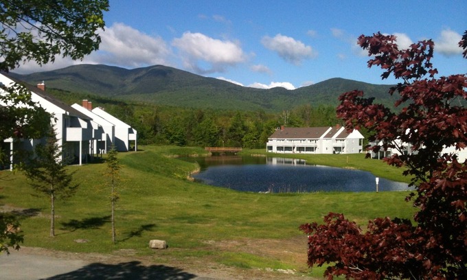 Carrabassett Valley Condo | Cozy Condo in Snowbrook Village With Pool and Free WiFi