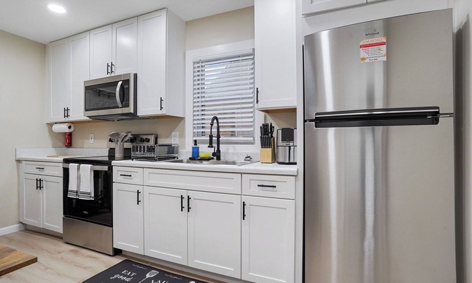 Akron House | Cozy contemporary 3-bedroom Heights house with WiFi and AC in Akron